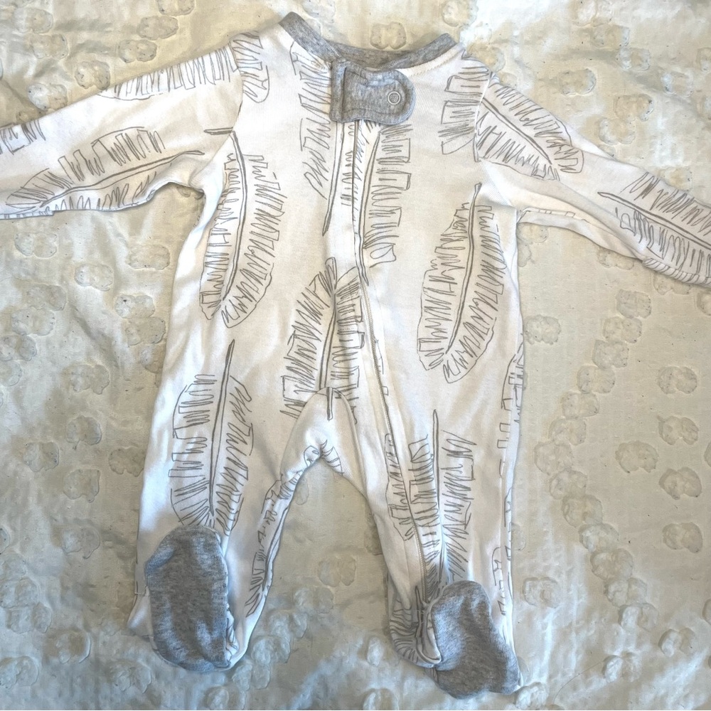 Organic Cotton Sleep and Play/ Jumbo Leaf /Gray/ Preemie/ The Honest Company